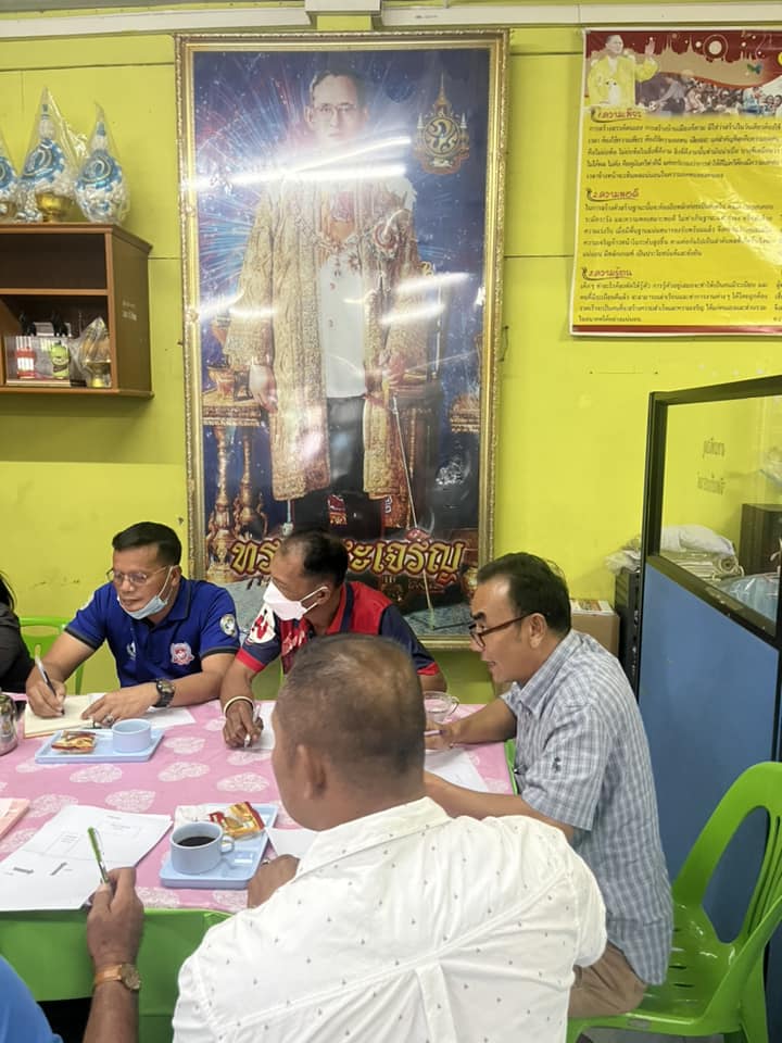 เมื่อวันศุกร์ ที่ 6 มกราคม 2566 เวลา 14:00 น  นายณัฐวุฒิ ยินดีจิตต์ นายกองค์การบริหารส่วนตำบลช้างให้ตก พร้อมด้วยสมาชิกสภาองค์การบริหารส่วนตำบลช้างให้ตก กำนันผู้ใหญ่บ้าน ผอ.โรงเรียนวัดบันลือคชาวาส ประชุมเพื่อปรึกษาหารือในการจัดโครงการส่งเสริมกิจกรรมของเด็ก(วันเด็กแห่งชาติ) ประจำปี 2566  มีกิจกรรม : การแสดงบนเวที มีซุ้มกิจกรรมมากมายให้เด็กๆร่วมสนุก  #การประชุมเป็นไปด้วยความเรียบร้อย #เพื่อดำเนินการต่อไป